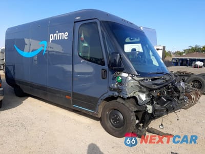 Czwarte zdjęcie samochodu z boku: 2023 RIVIAN EDV 700 VIN:7FCEHEB76PN008813 - miniatura