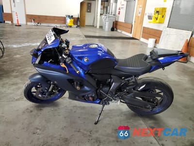 Trzecie zdjęcie samochodu z tyłu: 2022 YAMAHA YZFR7 VIN:JYARM38E3NA000777 - miniatura