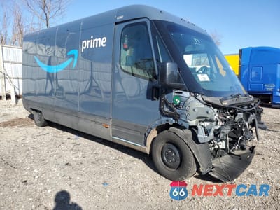 Czwarte zdjęcie samochodu z boku: 2023 RIVIAN EDV 700 VIN:7FCEHEB73PN012687 - miniatura