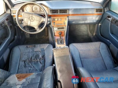 Zdjęcie 8 z 12 samochodu: 1994 MERCEDES-BENZ E 320 VIN:WDBEA32E1RC058240 - miniatura