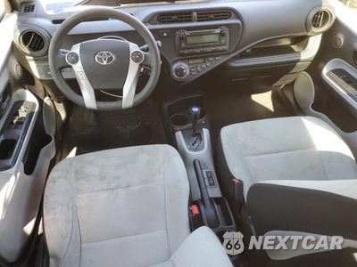 Zdjęcie 8 z 15 samochodu: 2013 TOYOTA PRIUS C VIN:JTDKDTB39D1547015 - miniatura