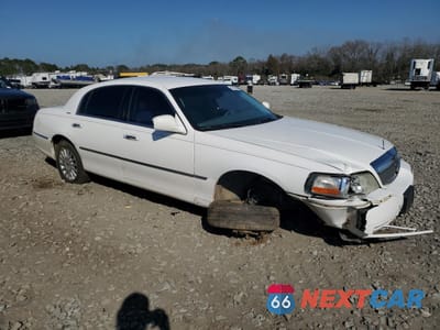 Czwarte zdjęcie samochodu z boku: 2005 LINCOLN TOWN CAR SIGNATURE VIN:1LNHM81W75Y620535 - miniatura
