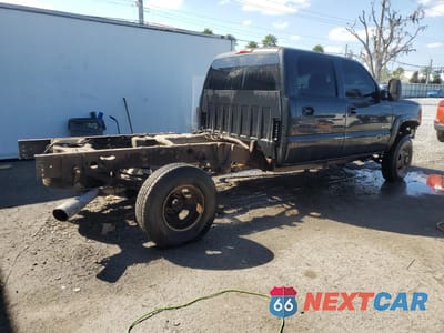 Trzecie zdjęcie samochodu z tyłu: 2003 CHEVROLET SILVERADO K3500 VIN:1GCJK33103F207512 - miniatura