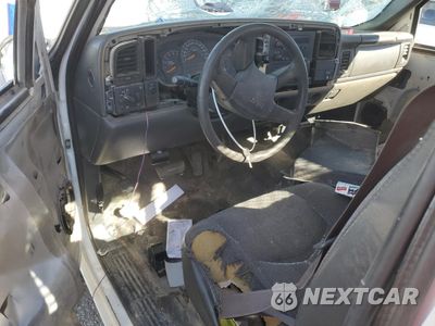Zdjęcie 8 z 13 samochodu: 2005 GMC SIERRA C2500 HEAVY DUTY VIN:1GTHC24U55E329239 - miniatura