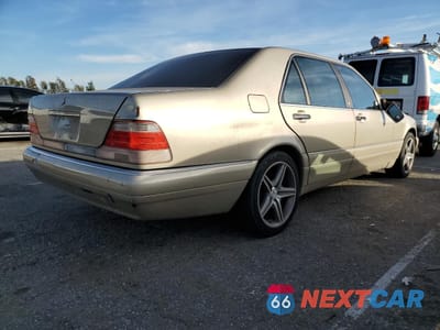 Trzecie zdjęcie samochodu z tyłu: 1997 MERCEDES-BENZ S 320 VIN:WDBGA33G1VA347276 - miniatura