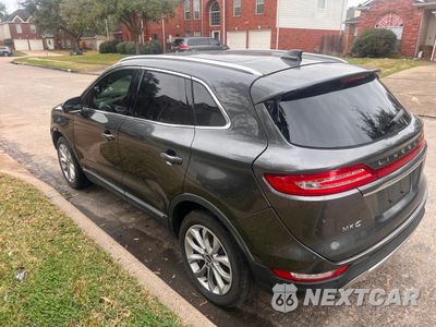 Piąte zdjęcie samochodu w środku: 2019 LINCOLN MKC SELECT VIN:5LMCJ2C91KUL27835 - miniatura