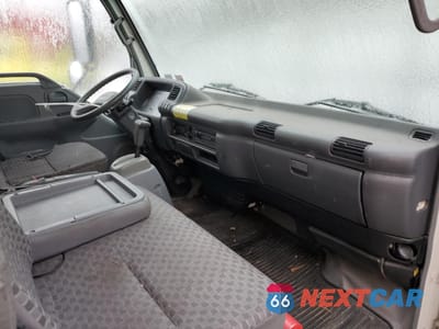 Zdjęcie 8 z 13 samochodu: 2007 ISUZU NPR VIN:4KLC4B1U27J803928 - miniatura