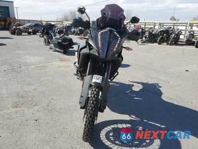 Drugie zdjęcie samochodu z przodu: 2020 KTM 1290 SUPER ADVENTURE R VIN:VBKV59409LM921103 - miniatura