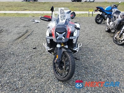 Drugie zdjęcie samochodu z przodu: 2025 BMW R 1300 GS ADVENTURE VIN:WB10M3300S6K82297 - miniatura