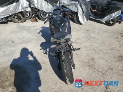 Czwarte zdjęcie samochodu z boku: 2023 KAWASAKI EX650 P VIN:ML5EXEP11PDA96427 - miniatura