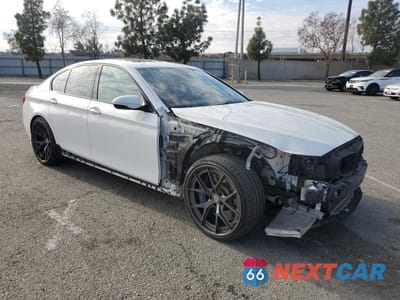 Czwarte zdjęcie samochodu z boku: 2013 BMW M5 VIN:WBSFV9C5XDC773580 - miniatura