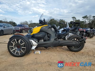 Trzecie zdjęcie samochodu z tyłu: 2021 CAN-AM RYKER RALLY EDITION VIN:3JB2GEG21MJ001710 - miniatura