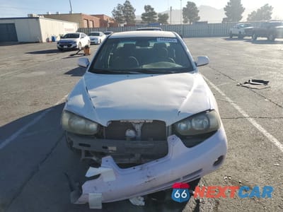 Piąte zdjęcie samochodu w środku: 2002 HYUNDAI ELANTRA GLS VIN:KMHDN45DX2U341791 - miniatura