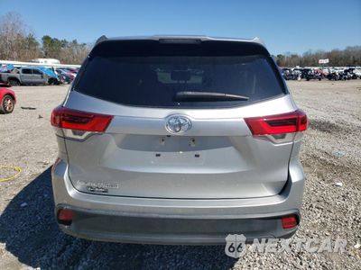Zdjęcie 6 z 16 samochodu: 2018 TOYOTA HIGHLANDER LE VIN:5TDZARFH4JS040991 - miniatura