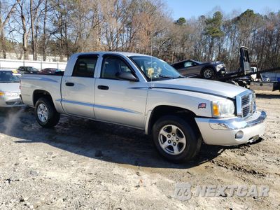 Czwarte zdjęcie samochodu z boku: 2006 DODGE DAKOTA QUAD SLT VIN:1D7HE48K46S687200 - miniatura