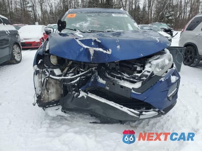 Piąte zdjęcie samochodu w środku: 2019 NISSAN ROGUE S VIN:5N1AT2MV9KC729074 - miniatura