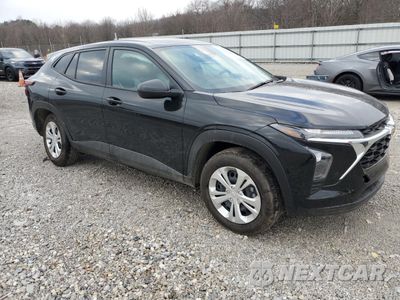 Czwarte zdjęcie samochodu z boku: 2024 CHEVROLET TRAX LS VIN:KL77LFE29RC219695 - miniatura