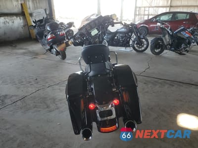 Czwarte zdjęcie samochodu z boku: 2019 HARLEY-DAVIDSON FLHX VIN:1HD1KBC31KB626484 - miniatura