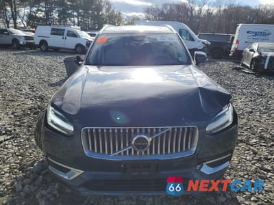 Piąte zdjęcie samochodu w środku: 2025 VOLVO XC90 PLUS VIN:YV4062JE4S1311350 - miniatura