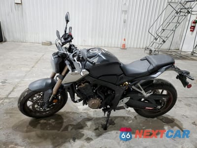 Trzecie zdjęcie samochodu z tyłu: 2021 HONDA CB650 RA VIN:MLHRH0252M5200490 - miniatura