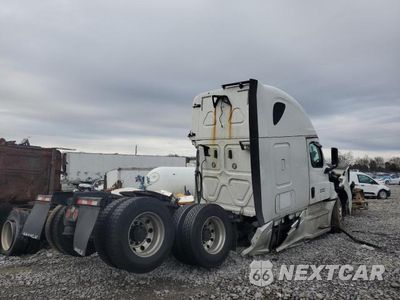 Czwarte zdjęcie samochodu z boku: 2018 FREIGHTLINER CASCADIA 126 SEMI TRUCK VIN:3AKJHHDR8JSJJ0893 - miniatura