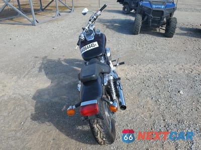 Czwarte zdjęcie samochodu z boku: 2005 HONDA VT750 C VIN:JH2RC440X5M800862 - miniatura