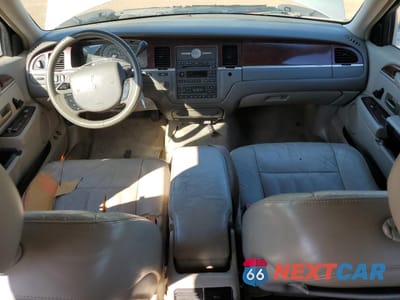 Zdjęcie 8 z 15 samochodu: 2005 LINCOLN TOWN CAR SIGNATURE VIN:1LNHM81W35Y636294 - miniatura