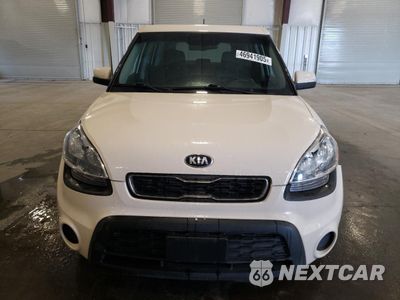 Piąte zdjęcie samochodu w środku: 2013 KIA SOUL + VIN:KNDJT2A61D7757741 - miniatura