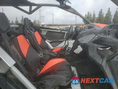 Piąte zdjęcie samochodu w środku: 2020 CAN-AM MAVERICK X3 MAX X RS TURBO RR VIN:3JBVNAV24LK001675 - miniatura