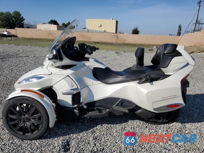 Trzecie zdjęcie samochodu z tyłu: 2014 CAN-AM SPYDER ROADSTER RT VIN:2BXNBDD18EV000780 - miniatura