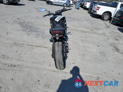 Czwarte zdjęcie samochodu z boku: 2018 YAMAHA MT09 VIN:JYARN53E4JA003584 - miniatura