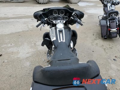 Zdjęcie 6 z 9 samochodu: 2009 HARLEY-DAVIDSON FLHTCU VIN:1HD1FC4129Y689950 - miniatura