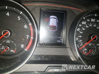 Zdjęcie 9 z 12 samochodu: 2015 VOLKSWAGEN GTI VIN:3VW5T7AU3FM032063 - miniatura