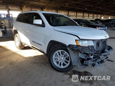 Czwarte zdjęcie samochodu z boku: 2020 JEEP GRAND CHEROKEE LAREDO VIN:1C4RJFAG8LC322259 - miniatura