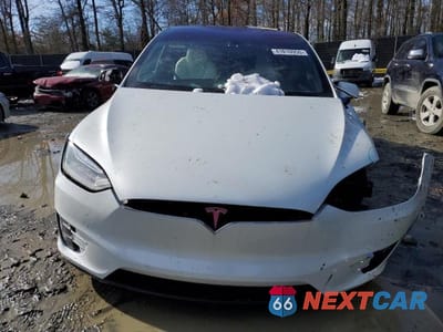 Piąte zdjęcie samochodu w środku: 2016 TESLA MODEL X VIN:5YJXCBE2XGF005746 - miniatura