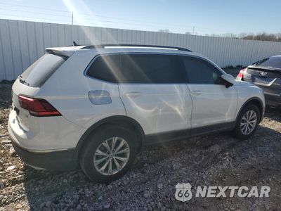 Trzecie zdjęcie samochodu z tyłu: 2018 VOLKSWAGEN TIGUAN SE VIN:3VV3B7AX5JM086823 - miniatura