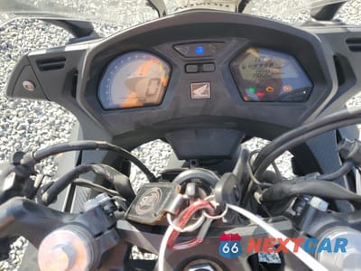 Zdjęcie 7 z 9 samochodu: 2014 HONDA CBR650 FA VIN:MLHRC7455E5000175 - miniatura