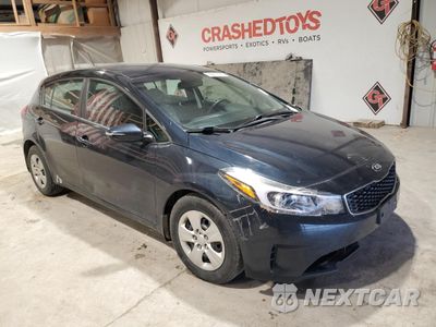 Czwarte zdjęcie samochodu z boku: 2017 KIA FORTE LX VIN:KNAFK5A88H5680814 - miniatura