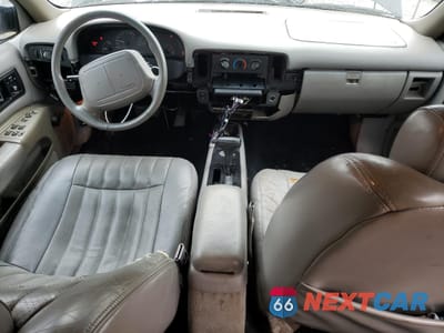 Zdjęcie 8 z 12 samochodu: 1996 CHEVROLET CAPRICE / IMPALA CLASSIC SS VIN:1G1BL52P0TR170908 - miniatura