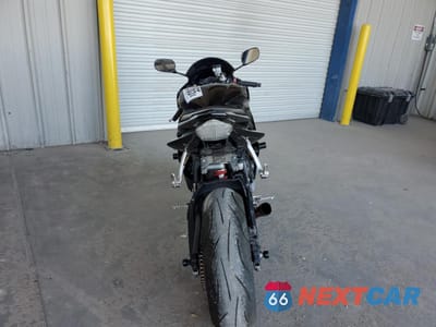 Czwarte zdjęcie samochodu z boku: 2006 YAMAHA YZFR6 L VIN:JYARJ12E26A001152 - miniatura