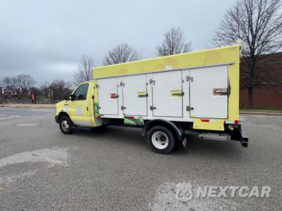 Trzecie zdjęcie samochodu z tyłu: 2018 FORD ECONOLINE E450 SUPER DUTY CUTAWAY VAN VIN:1FDXE4FS1JDC18955 - miniatura