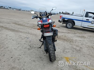 Czwarte zdjęcie samochodu z boku: 2017 HONDA CRF1000 VIN:JH2SD04H3HK000255 - miniatura