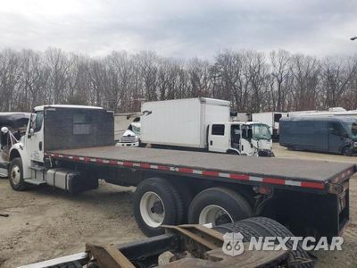 Trzecie zdjęcie samochodu z tyłu: 2016 FREIGHTLINER BUSINESS CLASS M2 106 FLATBED TRUCK VIN:1FVHCYCY8GHGS6733 - miniatura