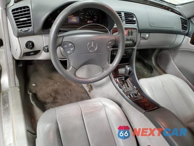 Zdjęcie 8 z 12 samochodu: 2001 MERCEDES-BENZ CLK 320 VIN:WDBLK65G01T079748 - miniatura