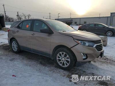 Czwarte zdjęcie samochodu z boku: 2018 CHEVROLET EQUINOX LS VIN:3GNAXHEV6JL104913 - miniatura