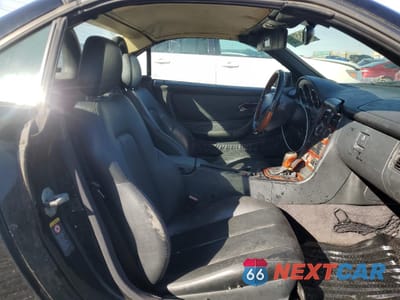 Zdjęcie 10 z 12 samochodu: 2001 MERCEDES-BENZ SLK 320 VIN:WDBKK65F81F229400 - miniatura
