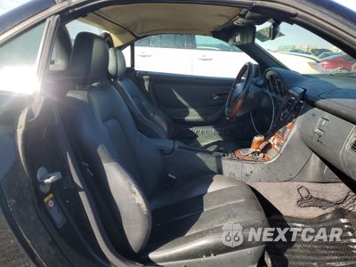 Zdjęcie 10 z 12 samochodu: 2001 MERCEDES-BENZ SLK 320 VIN:WDBKK65F81F229400 - miniatura