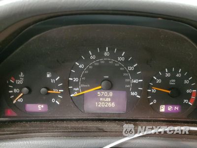 Zdjęcie 9 z 12 samochodu: 2001 MERCEDES-BENZ CLK 320 VIN:WDBLK65G01T079748 - miniatura