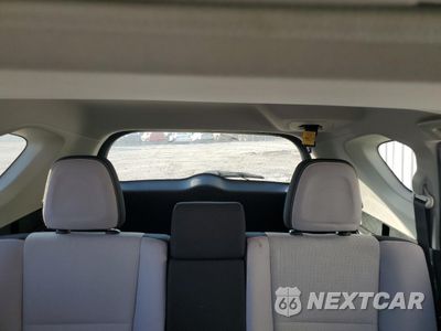 Zdjęcie 10 z 13 samochodu: 2017 TOYOTA RAV4 XLE VIN:JTMWFREV8HD092884 - miniatura