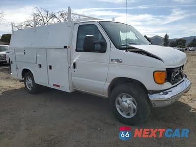Czwarte zdjęcie samochodu z boku: 2007 FORD ECONOLINE E350 SUPER DUTY CUTAWAY VAN VIN:1FDSE35LX7DA29356 - miniatura
